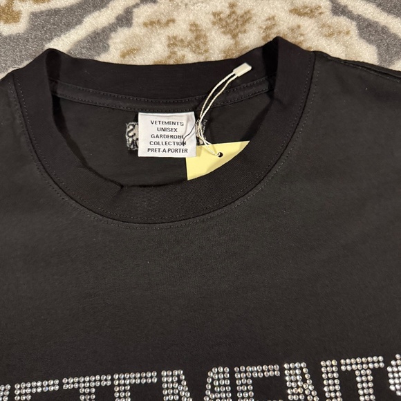 Vetements oversized crystal-embellished cotton-jersey T-shirt in black Size Larg - Picture 3 of 6